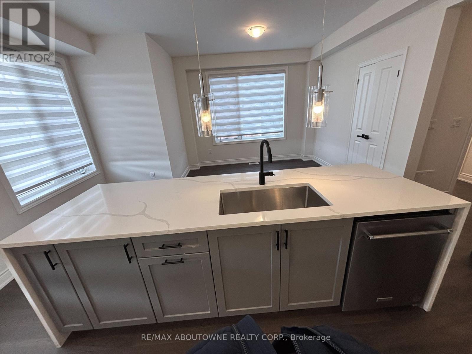 4 Bowbeer Road, Oakville, Ontario  L6H 0Z5 - Photo 19 - W12489178