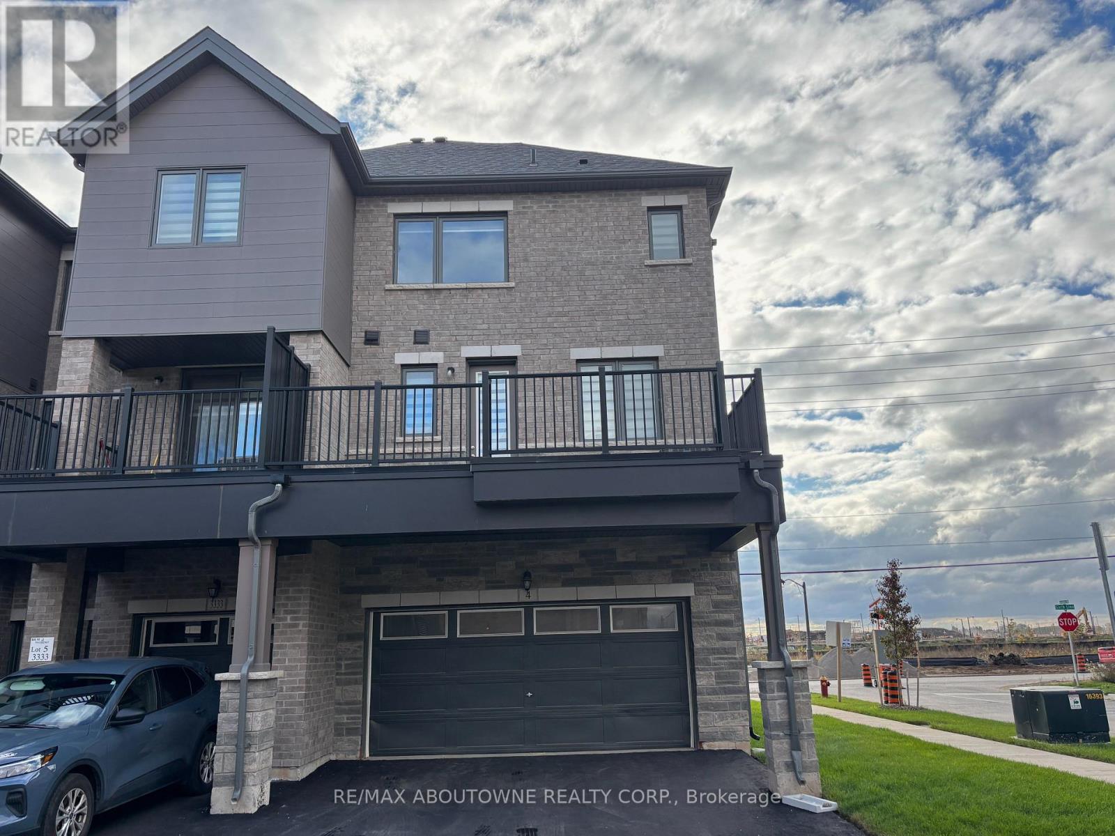 4 Bowbeer Road, Oakville, Ontario  L6H 0Z5 - Photo 2 - W12489178