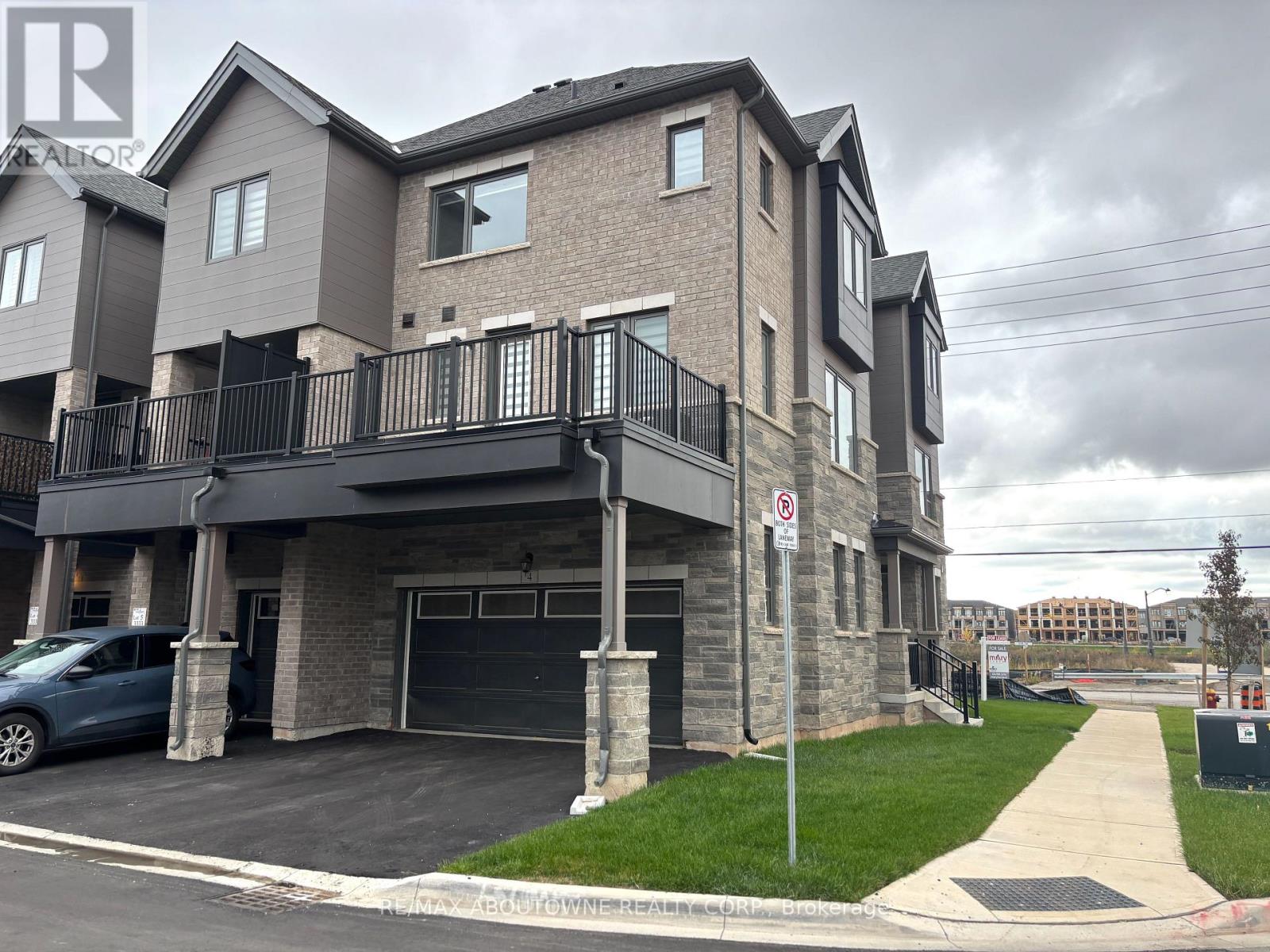 4 Bowbeer Road, Oakville, Ontario  L6H 0Z5 - Photo 3 - W12489178