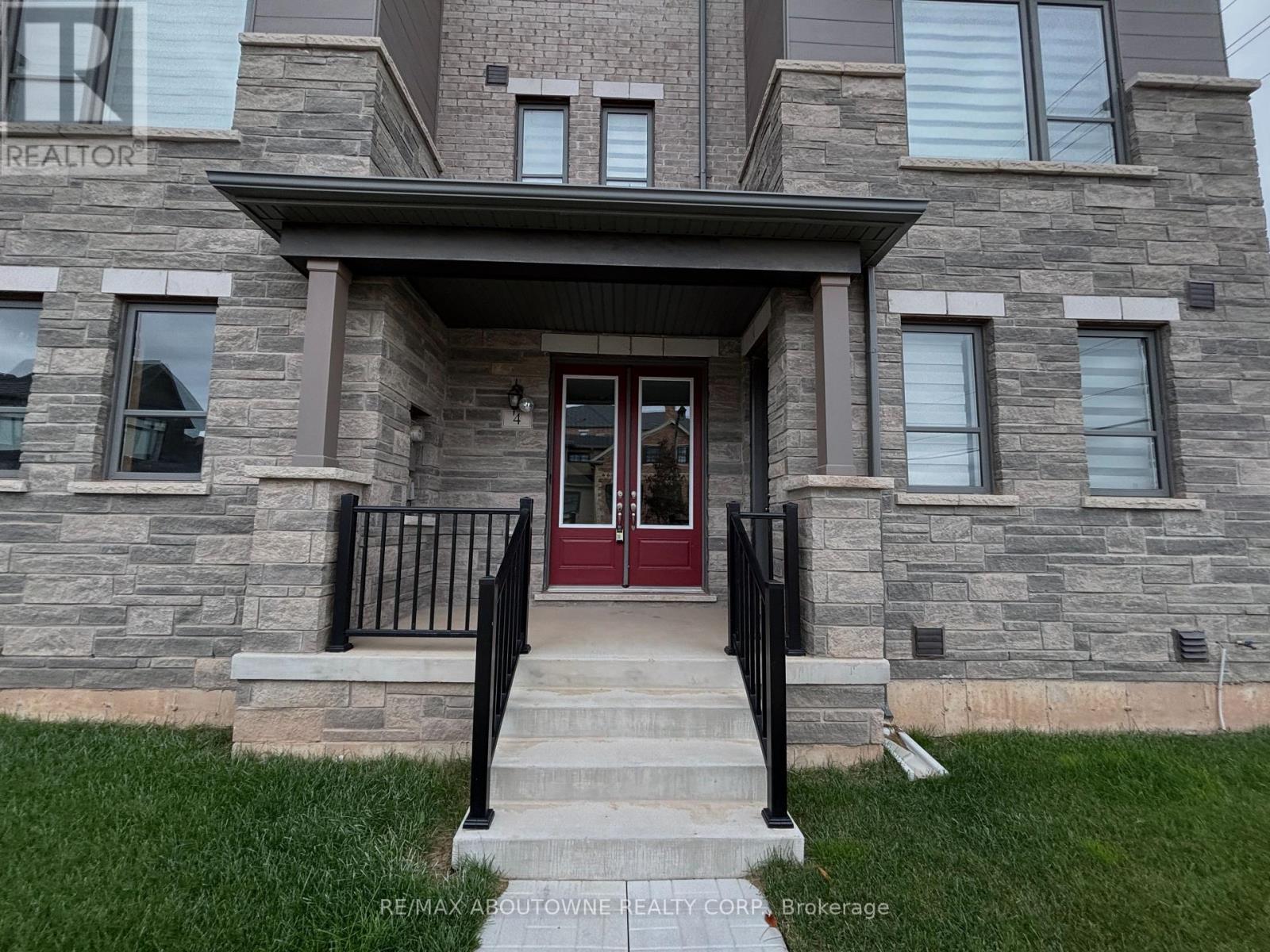 4 Bowbeer Road, Oakville, Ontario  L6H 0Z5 - Photo 5 - W12489178