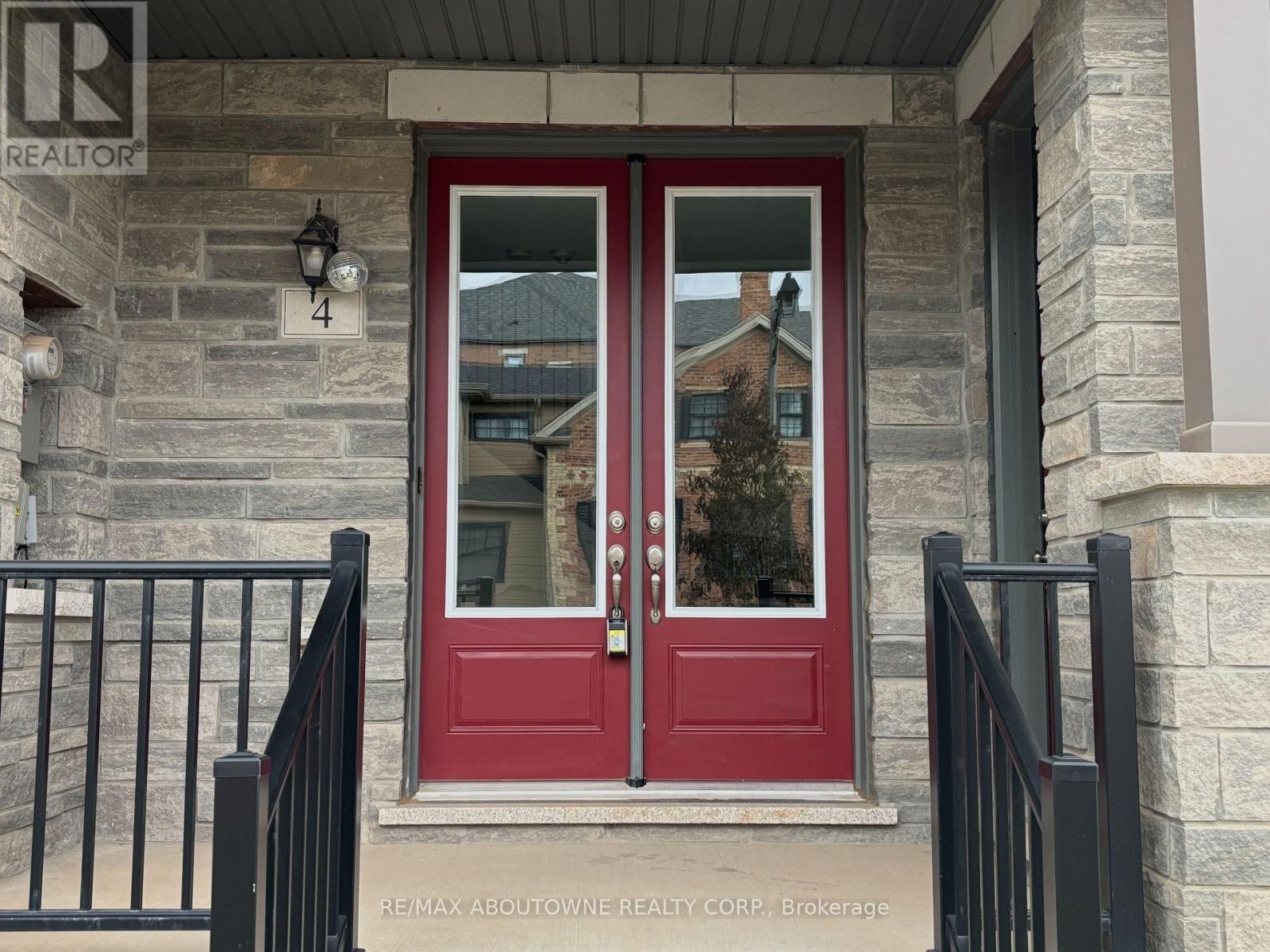 4 Bowbeer Road, Oakville, Ontario  L6H 0Z5 - Photo 6 - W12489178