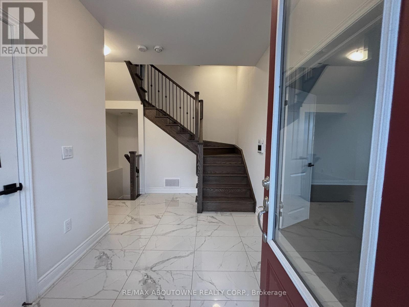 4 Bowbeer Road, Oakville, Ontario  L6H 0Z5 - Photo 7 - W12489178