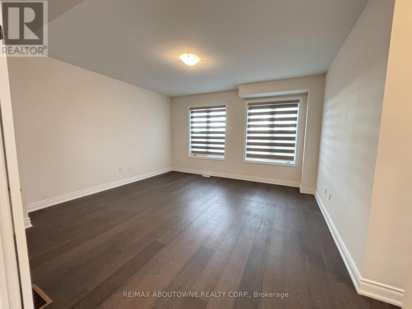 4 Bowbeer Road, Oakville, Ontario  L6H 0Z5 - Photo 8 - W12489178