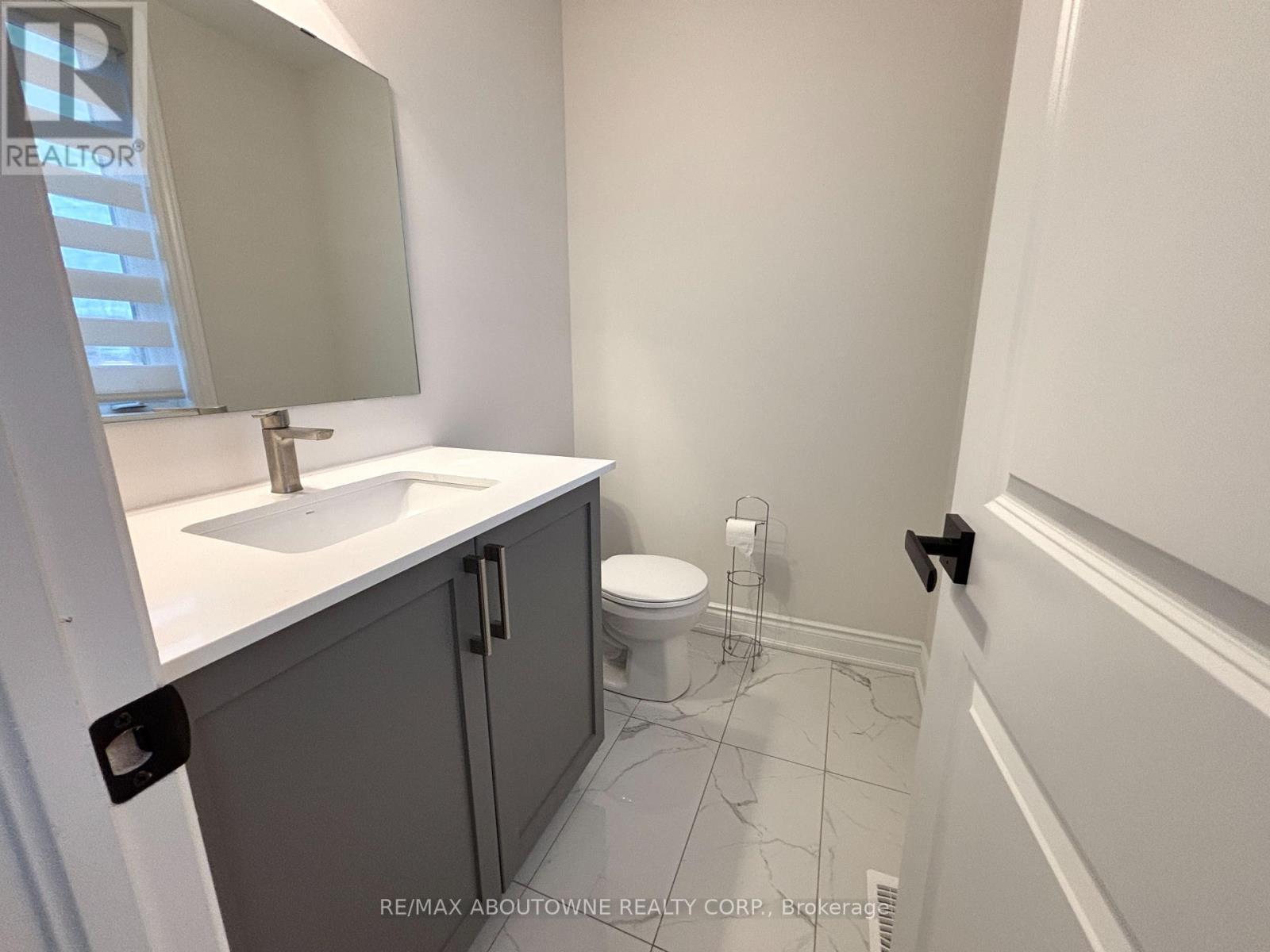 4 Bowbeer Road, Oakville, Ontario  L6H 0Z5 - Photo 9 - W12489178