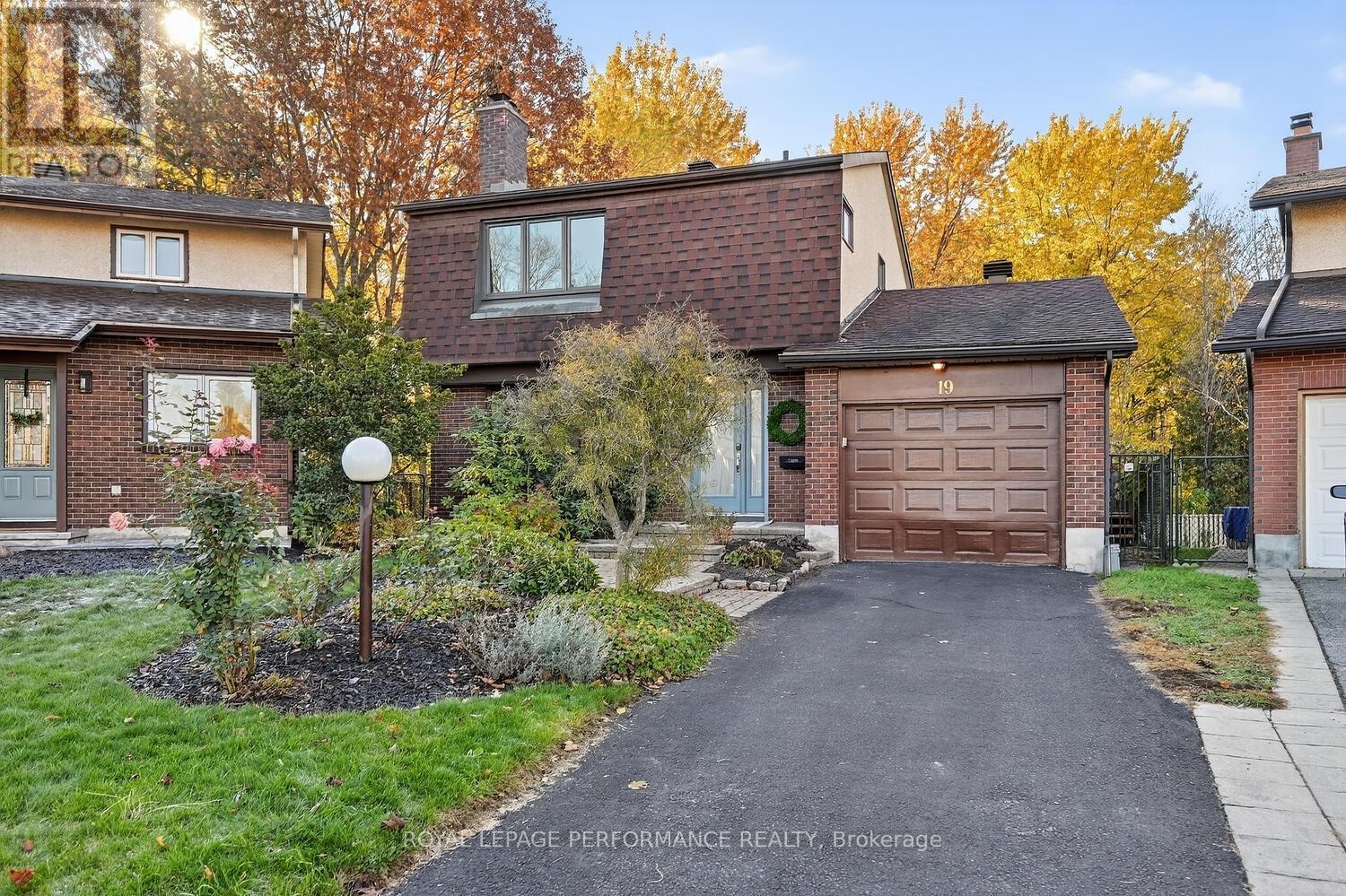 19 ANCROFT COURT, Ottawa, Ontario