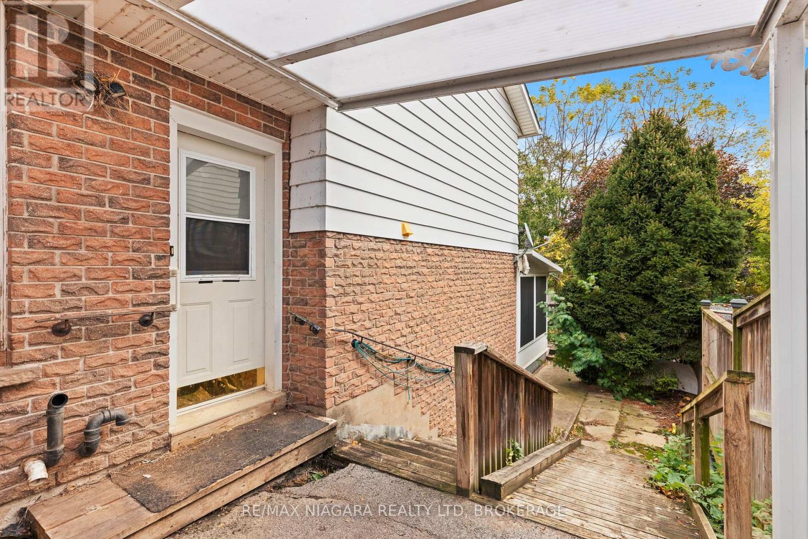 28 Runcorn Street, St. Catharines, Ontario  L2M 1N8 - Photo 21 - X12489186