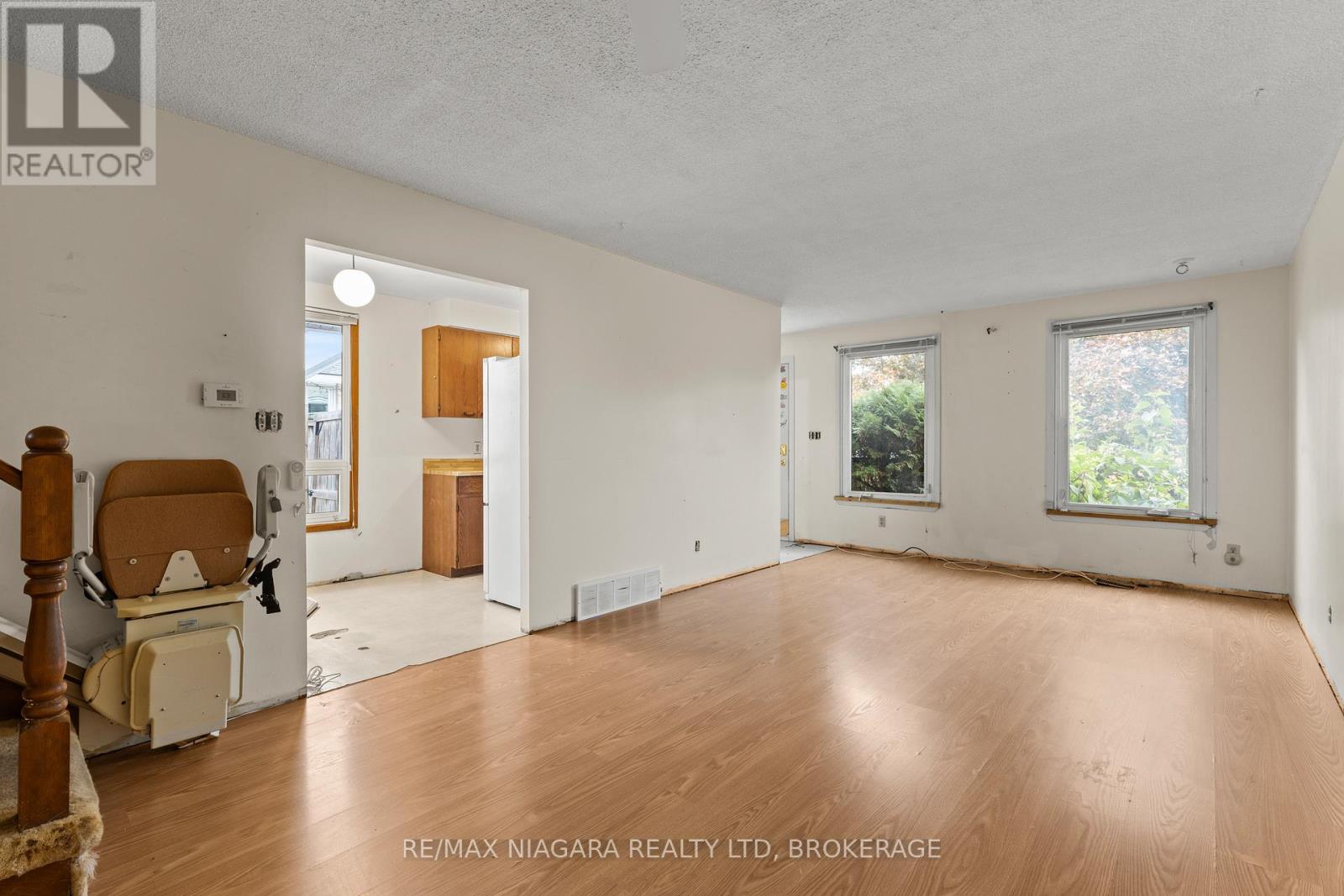 28 Runcorn Street, St. Catharines, Ontario  L2M 1N8 - Photo 4 - X12489186