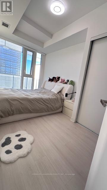 5005 - 3900 Confederation Parkway, Mississauga, Ontario  L5B 0M3 - Photo 10 - W12404444