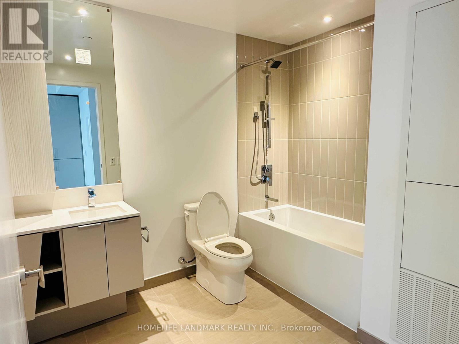 5005 - 3900 Confederation Parkway, Mississauga, Ontario  L5B 0M3 - Photo 12 - W12404444