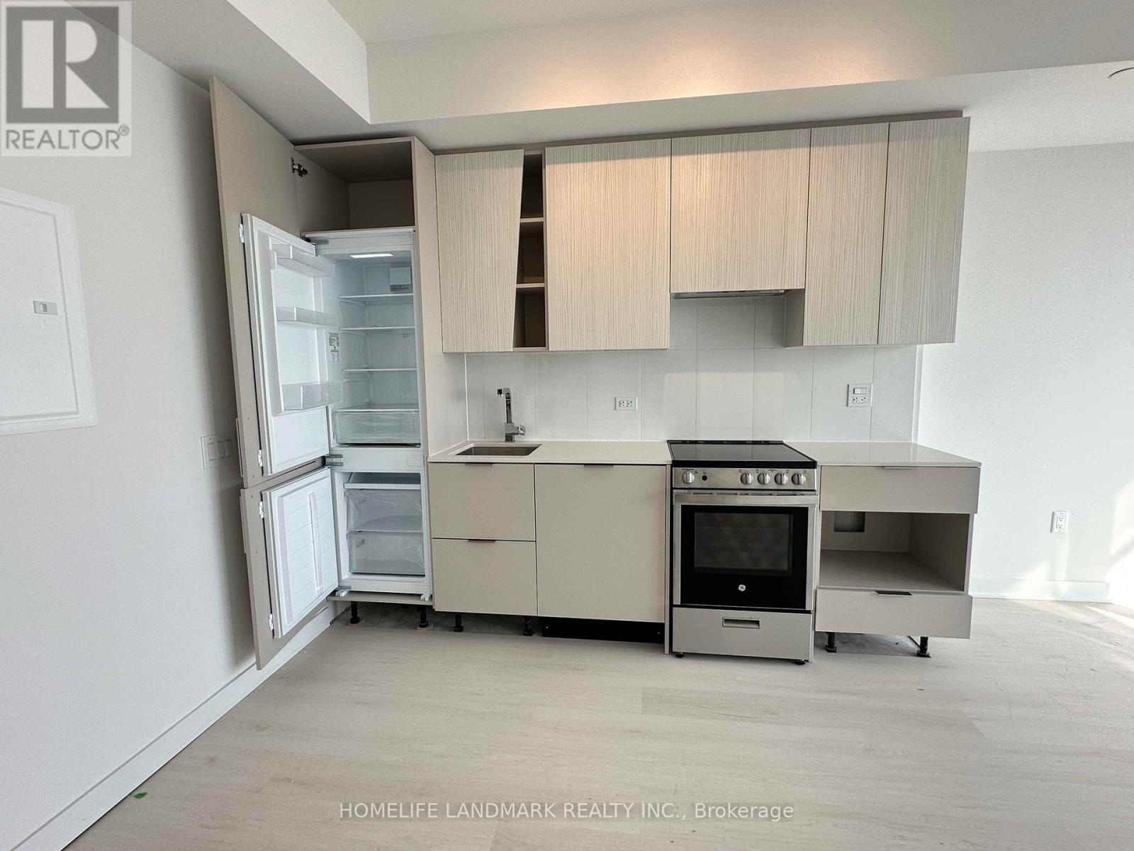 5005 - 3900 Confederation Parkway, Mississauga, Ontario  L5B 0M3 - Photo 8 - W12404444