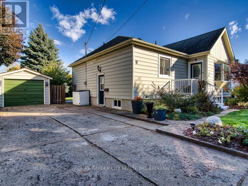 5 Hewko Street, St. Catharines, Ontario  L2N 2E2 - Photo 3 - X12488000