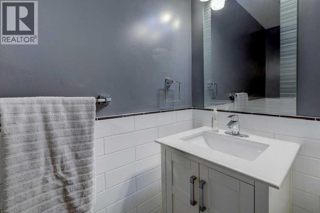 43 Canoe Square Sw, Airdrie, Alberta  T4B 2N5 - Photo 11 - A2260634