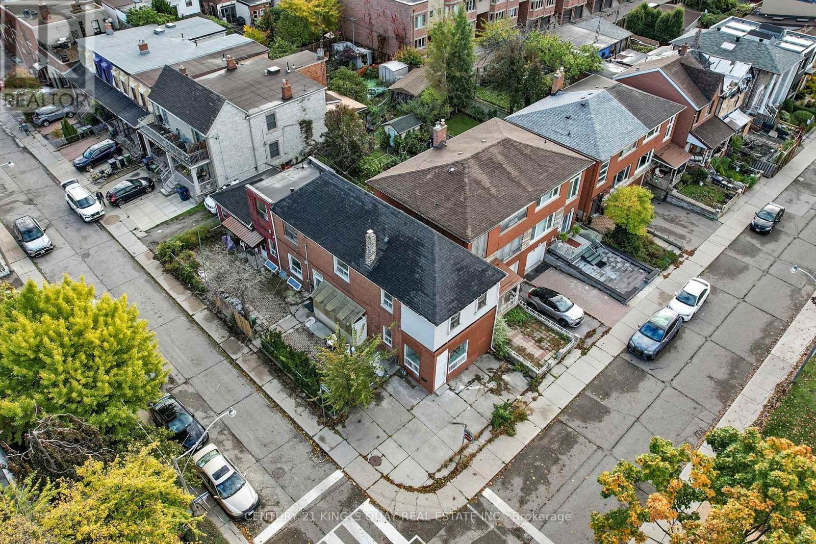 229 Bellwoods Avenue, Toronto, Ontario  M6J 2R2 - Photo 3 - C12489202