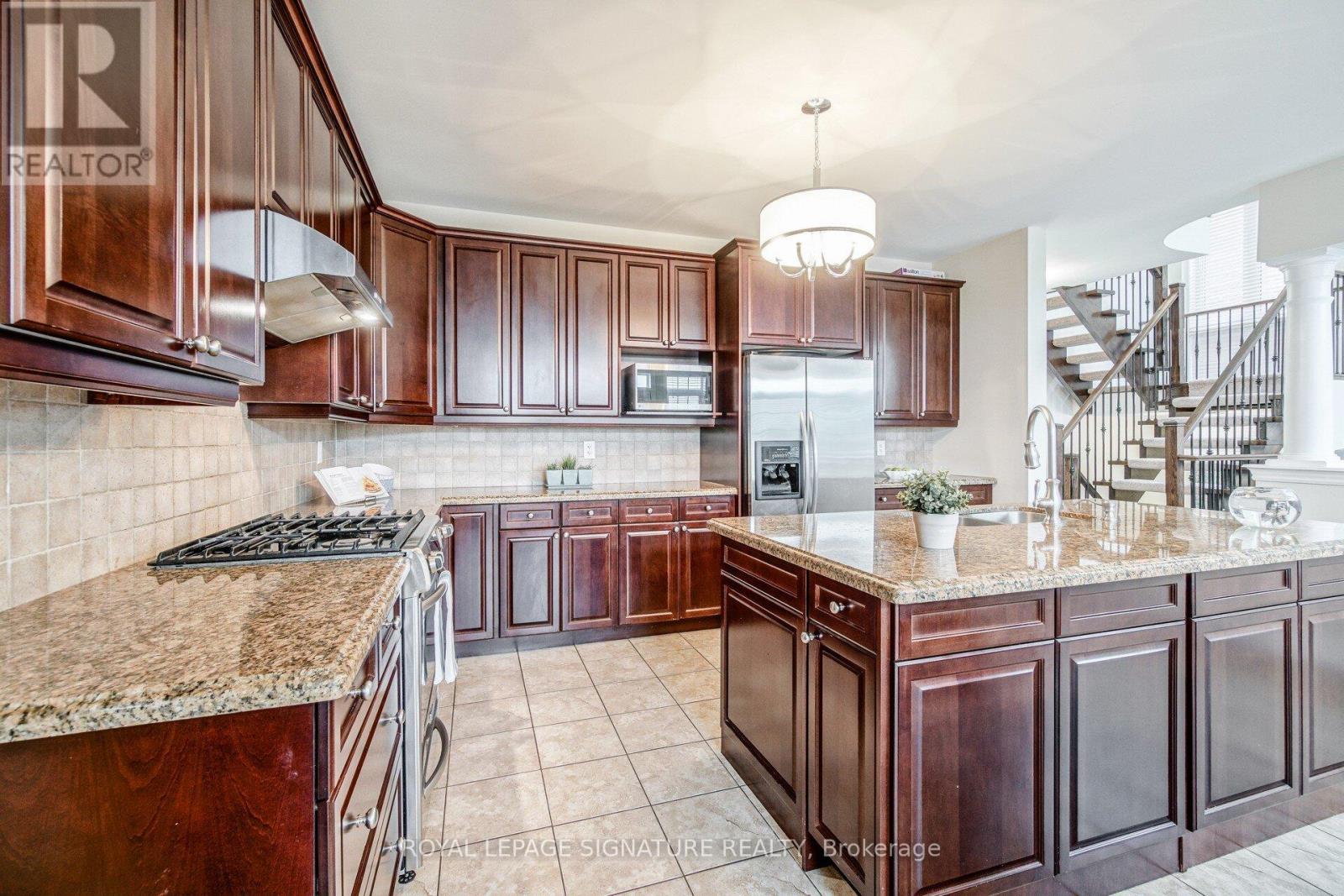 1312 Kestell Boulevard, Oakville, Ontario  L6H 0B9 - Photo 11 - W12439001