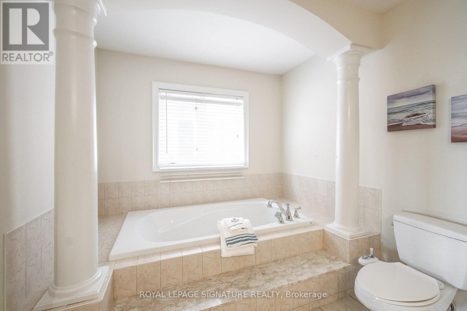 1312 Kestell Boulevard, Oakville, Ontario  L6H 0B9 - Photo 17 - W12439001