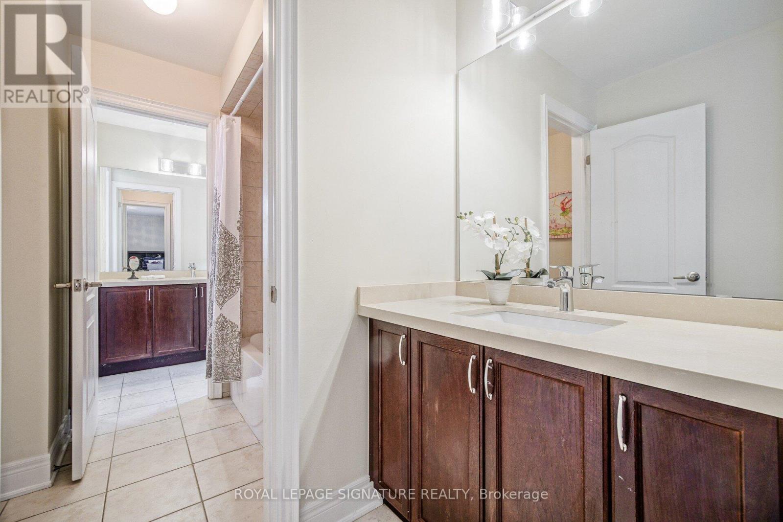 1312 Kestell Boulevard, Oakville, Ontario  L6H 0B9 - Photo 21 - W12439001