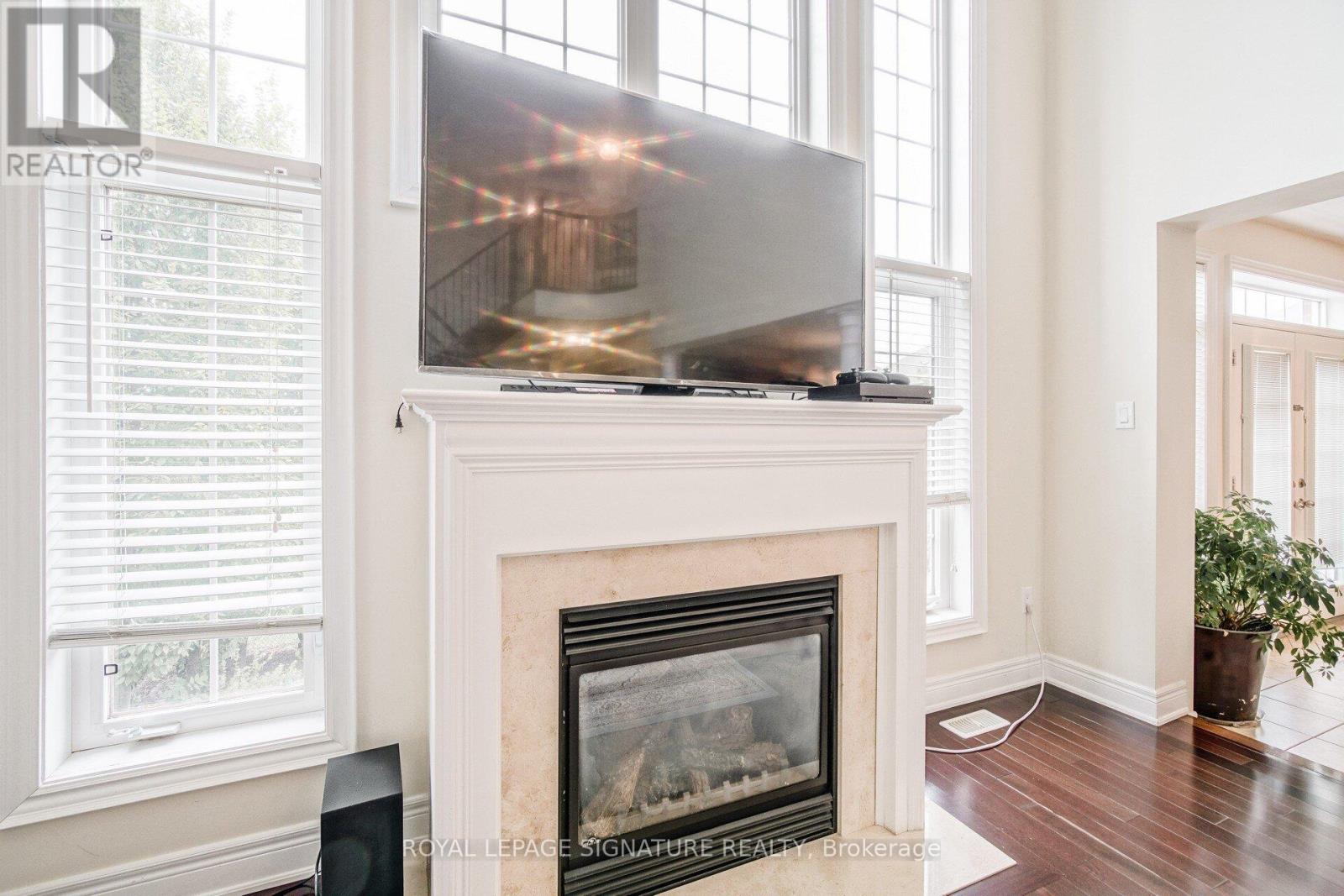 1312 Kestell Boulevard, Oakville, Ontario  L6H 0B9 - Photo 8 - W12439001