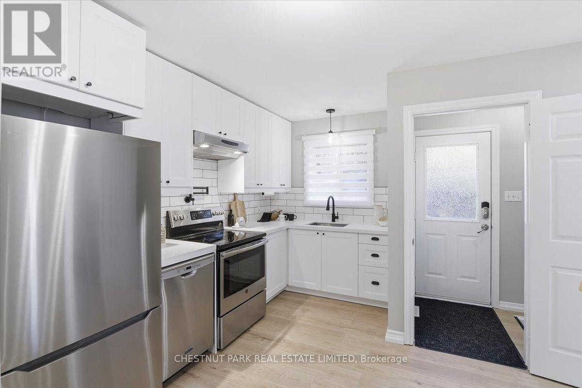 49 Sandra Drive, Georgina, Ontario  L0E 1R0 - Photo 10 - N12489180