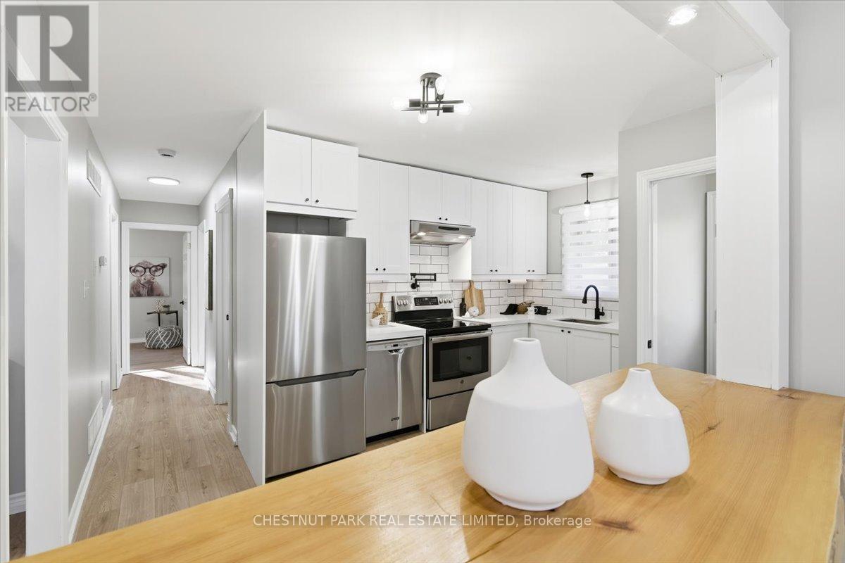 49 Sandra Drive, Georgina, Ontario  L0E 1R0 - Photo 13 - N12489180