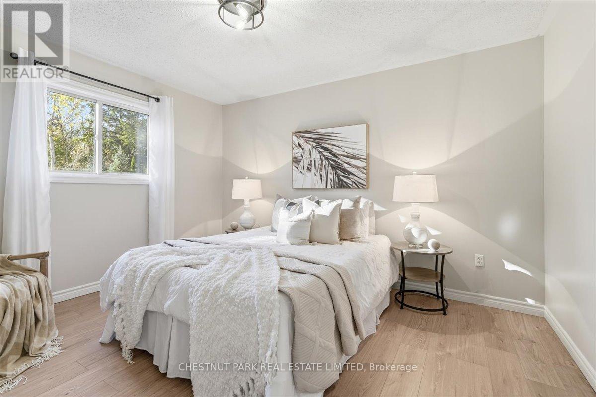 49 Sandra Drive, Georgina, Ontario  L0E 1R0 - Photo 14 - N12489180