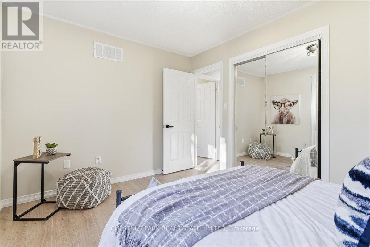 49 Sandra Drive, Georgina, Ontario  L0E 1R0 - Photo 18 - N12489180