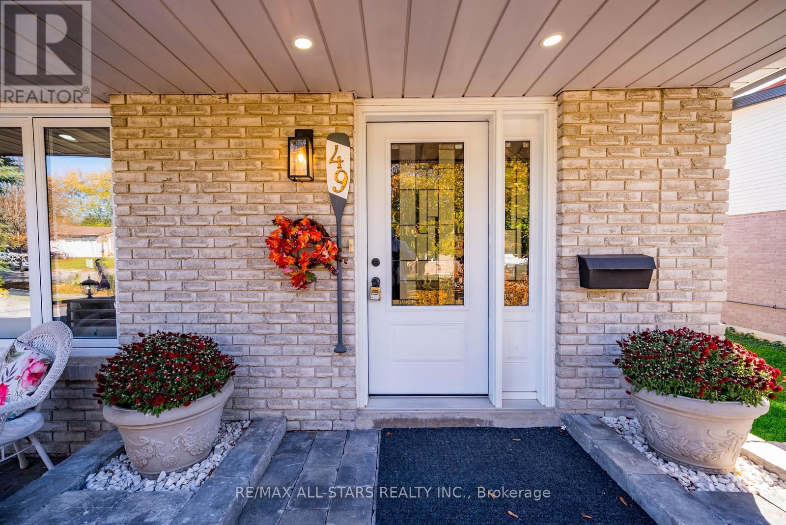 49 Shannon Road, East Gwillimbury (Mt Albert), Ontario  L0G 1M0 - Photo 10 - N12489206