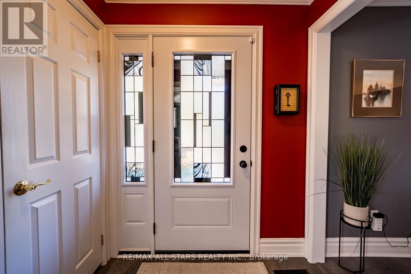 49 Shannon Road, East Gwillimbury (Mt Albert), Ontario  L0G 1M0 - Photo 11 - N12489206