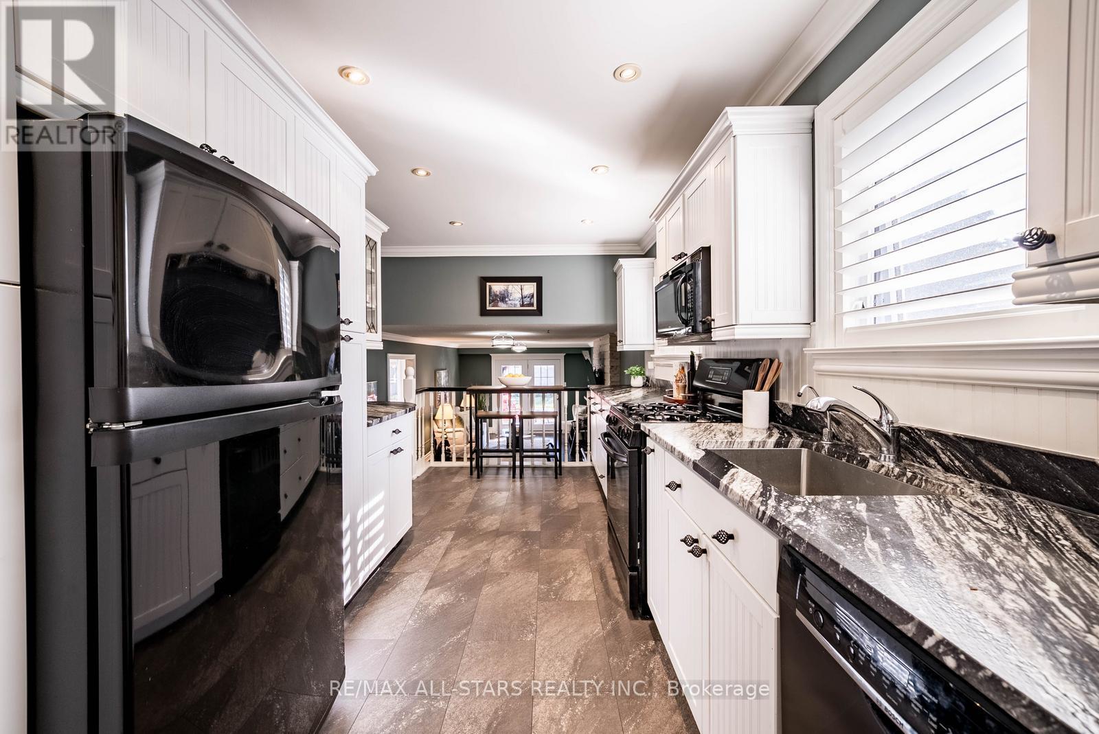 49 Shannon Road, East Gwillimbury (Mt Albert), Ontario  L0G 1M0 - Photo 16 - N12489206