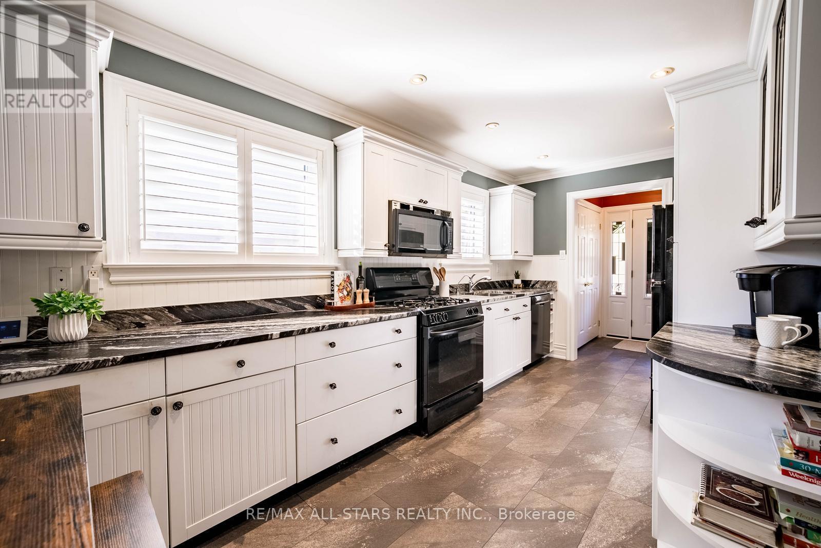 49 Shannon Road, East Gwillimbury (Mt Albert), Ontario  L0G 1M0 - Photo 18 - N12489206