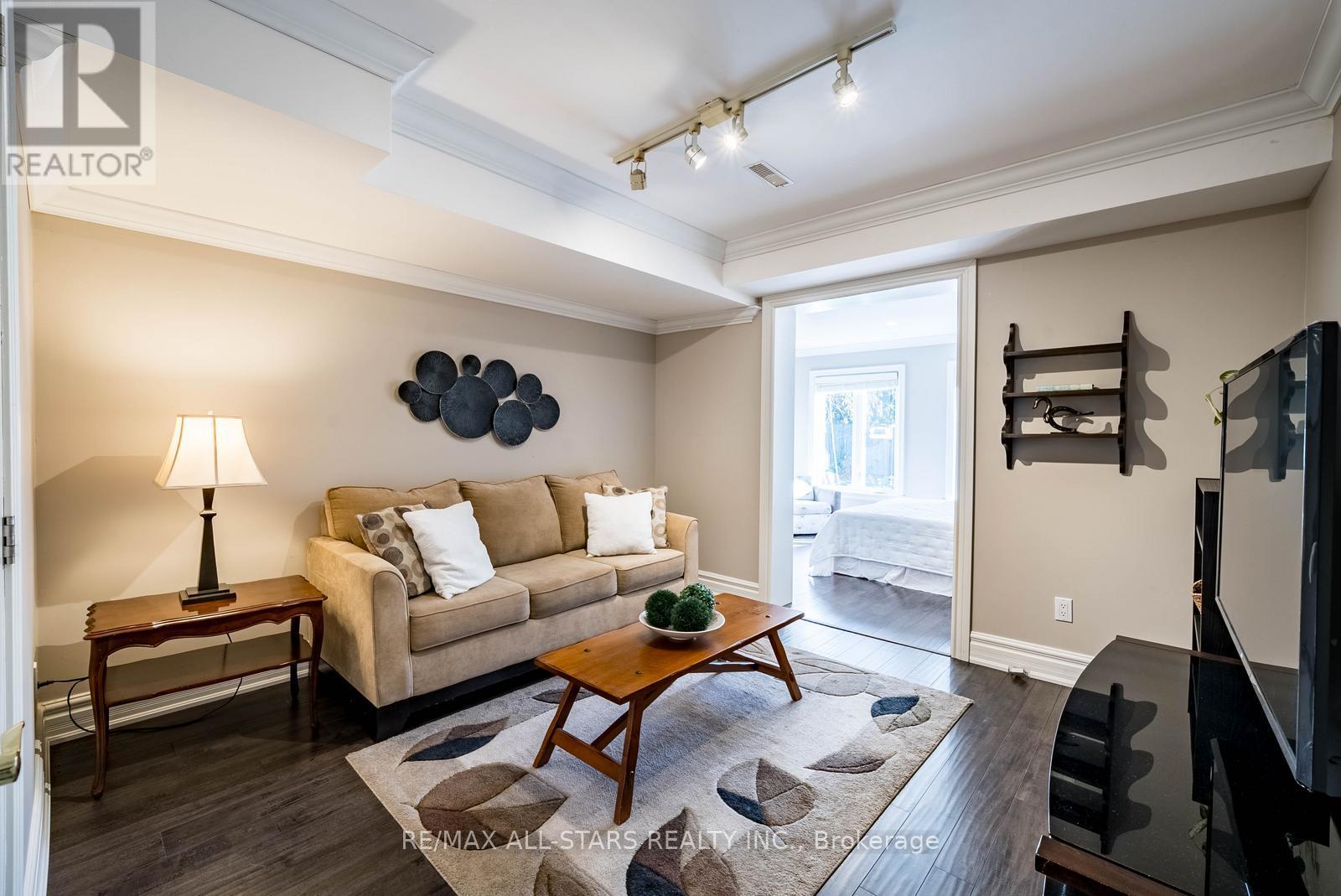 49 Shannon Road, East Gwillimbury (Mt Albert), Ontario  L0G 1M0 - Photo 22 - N12489206