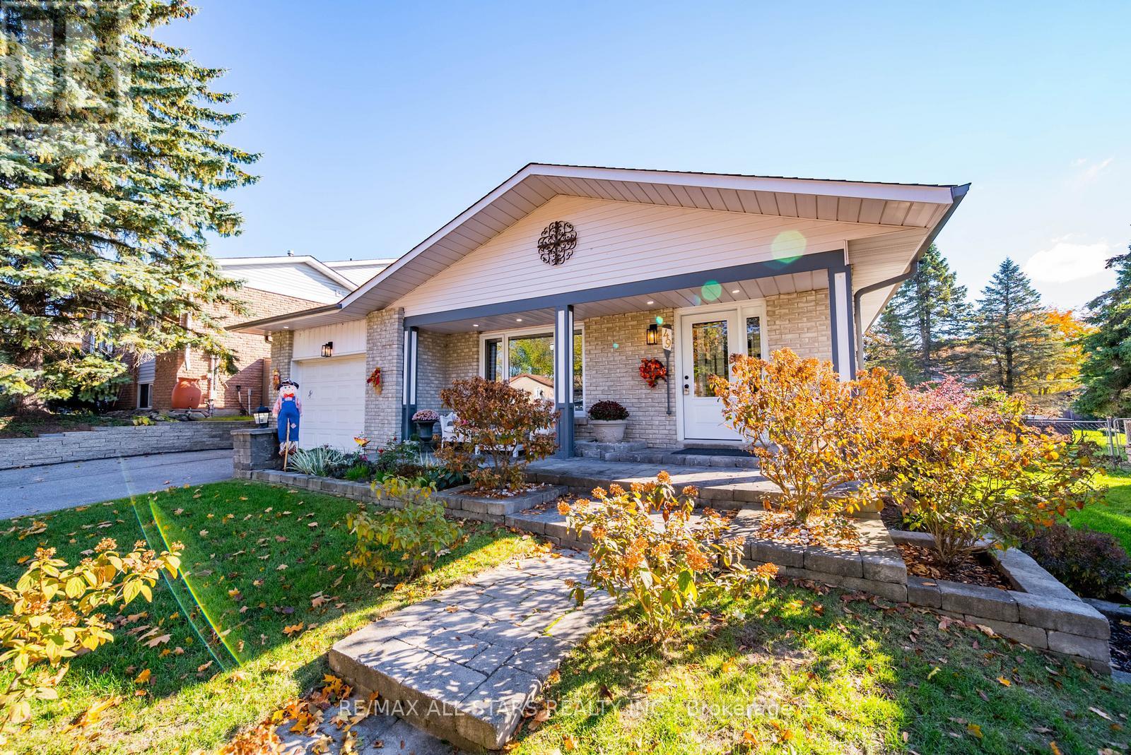 49 Shannon Road, East Gwillimbury (Mt Albert), Ontario  L0G 1M0 - Photo 3 - N12489206