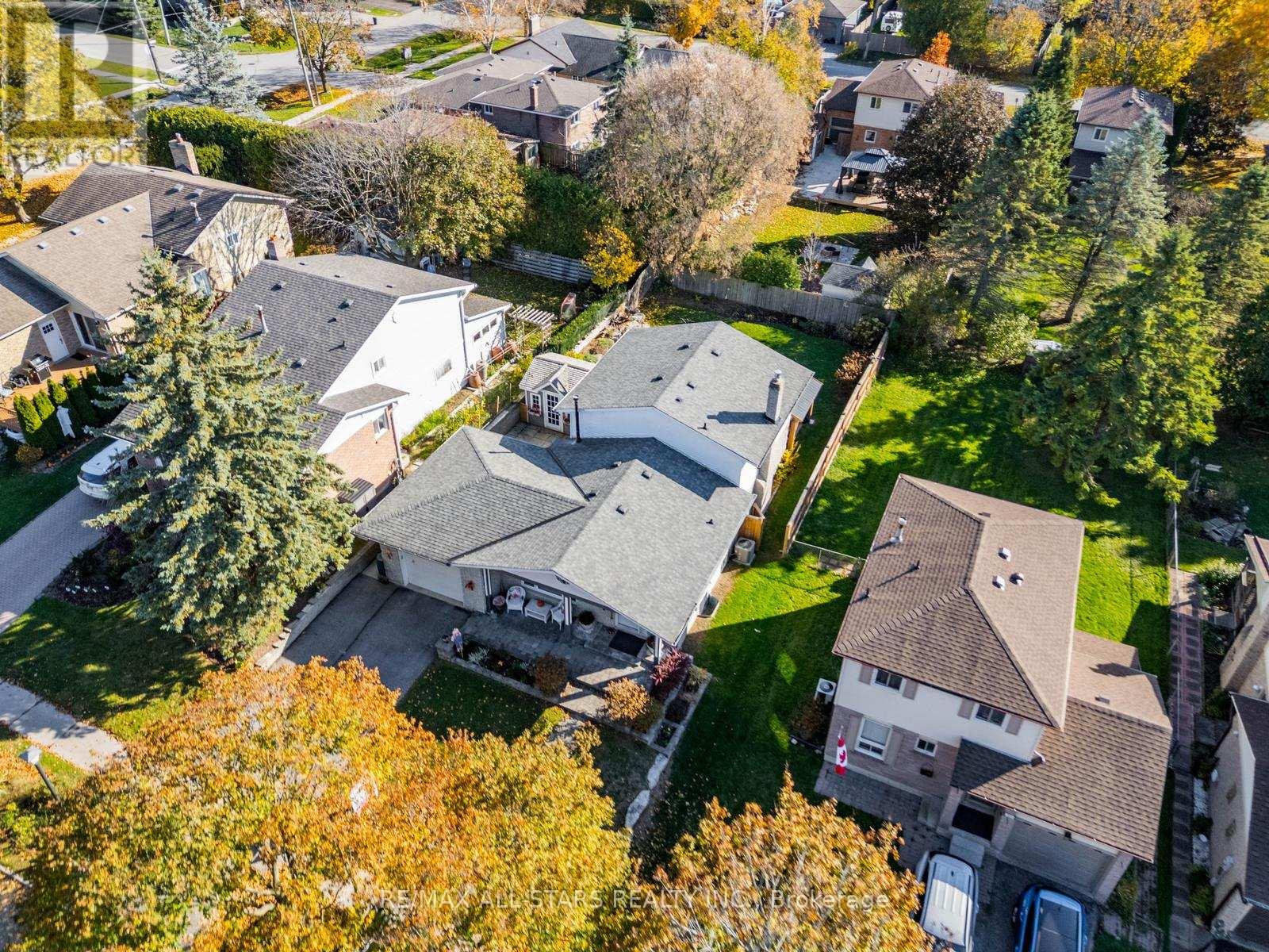 49 Shannon Road, East Gwillimbury (Mt Albert), Ontario  L0G 1M0 - Photo 4 - N12489206