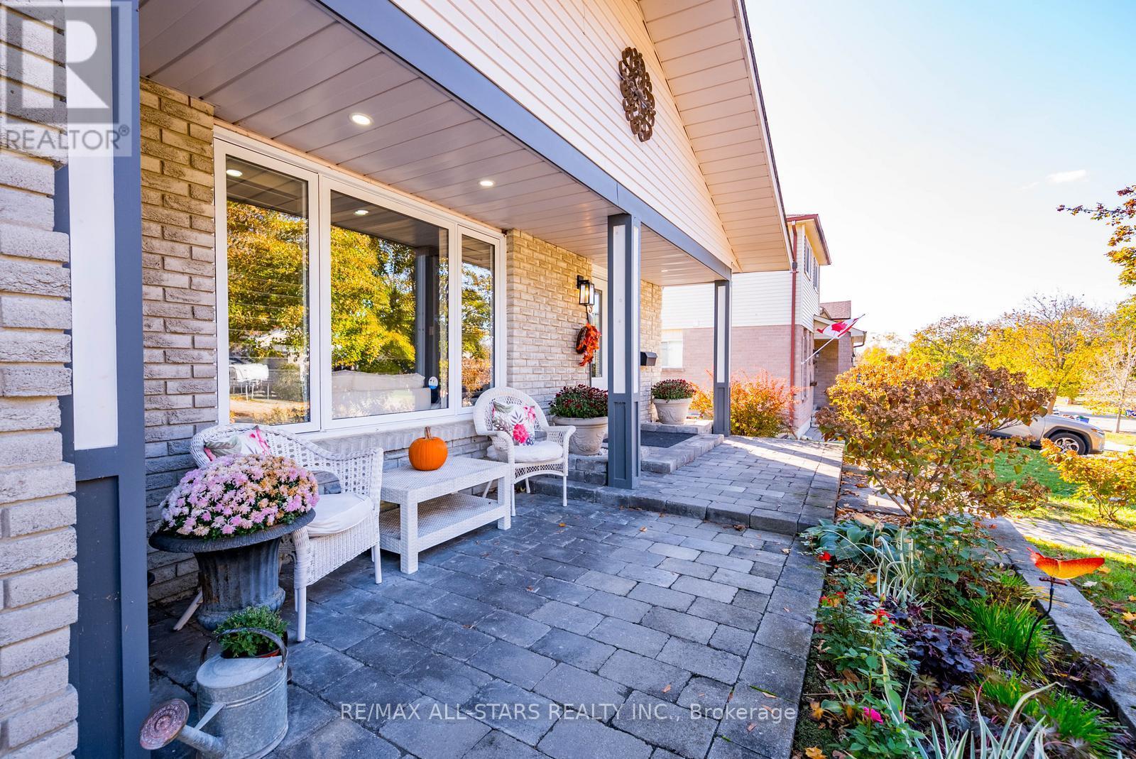 49 Shannon Road, East Gwillimbury (Mt Albert), Ontario  L0G 1M0 - Photo 8 - N12489206