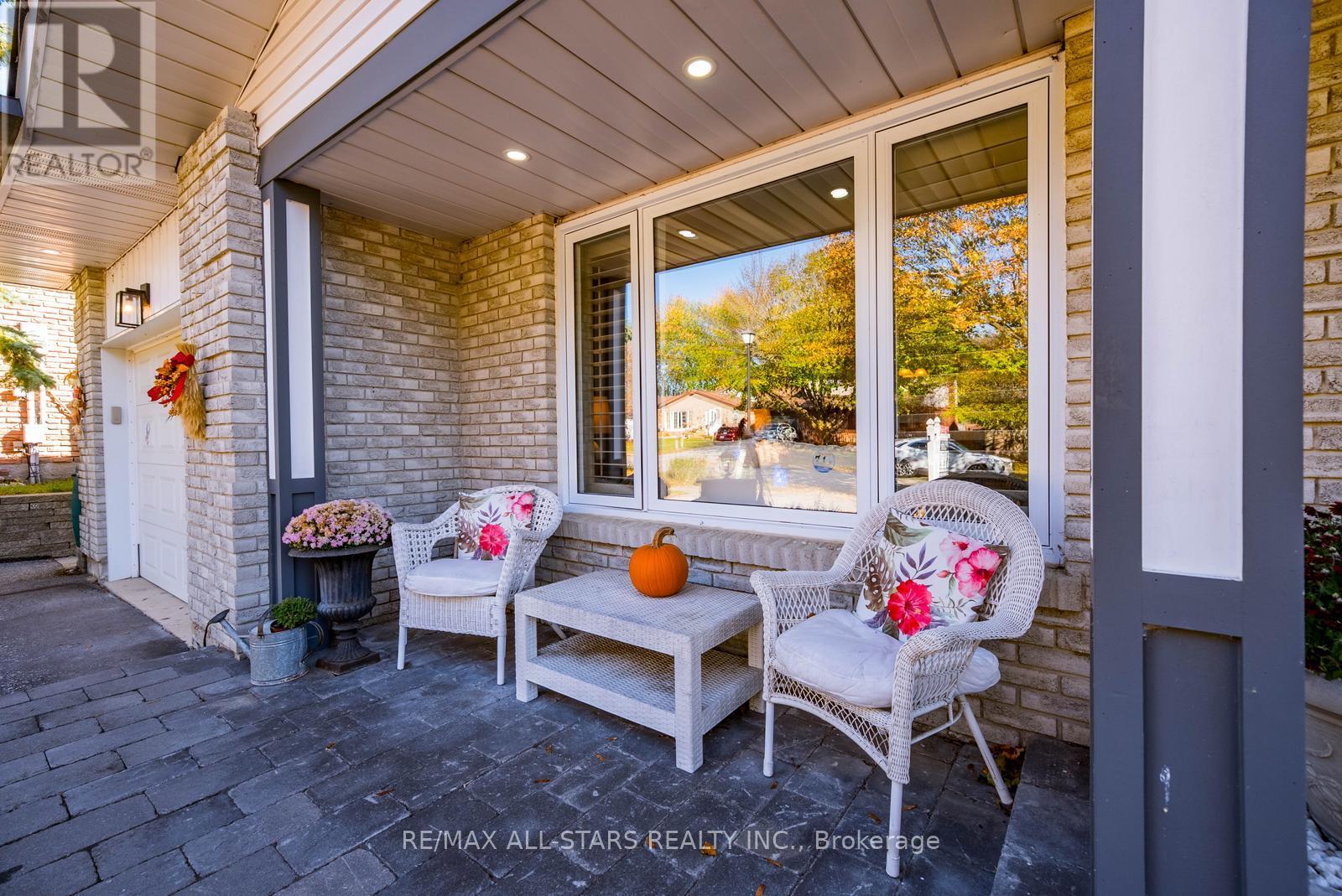 49 Shannon Road, East Gwillimbury (Mt Albert), Ontario  L0G 1M0 - Photo 9 - N12489206