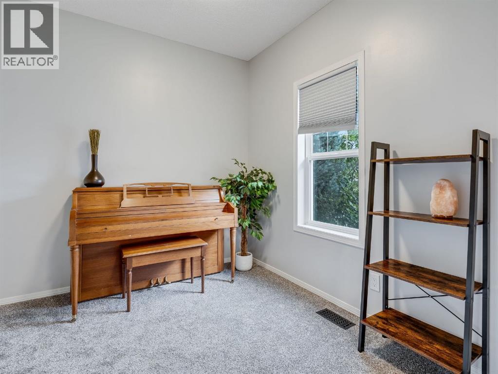 4436 Elgin Avenue Se, Calgary, Alberta  T2Z 4W1 - Photo 5 - A2247388