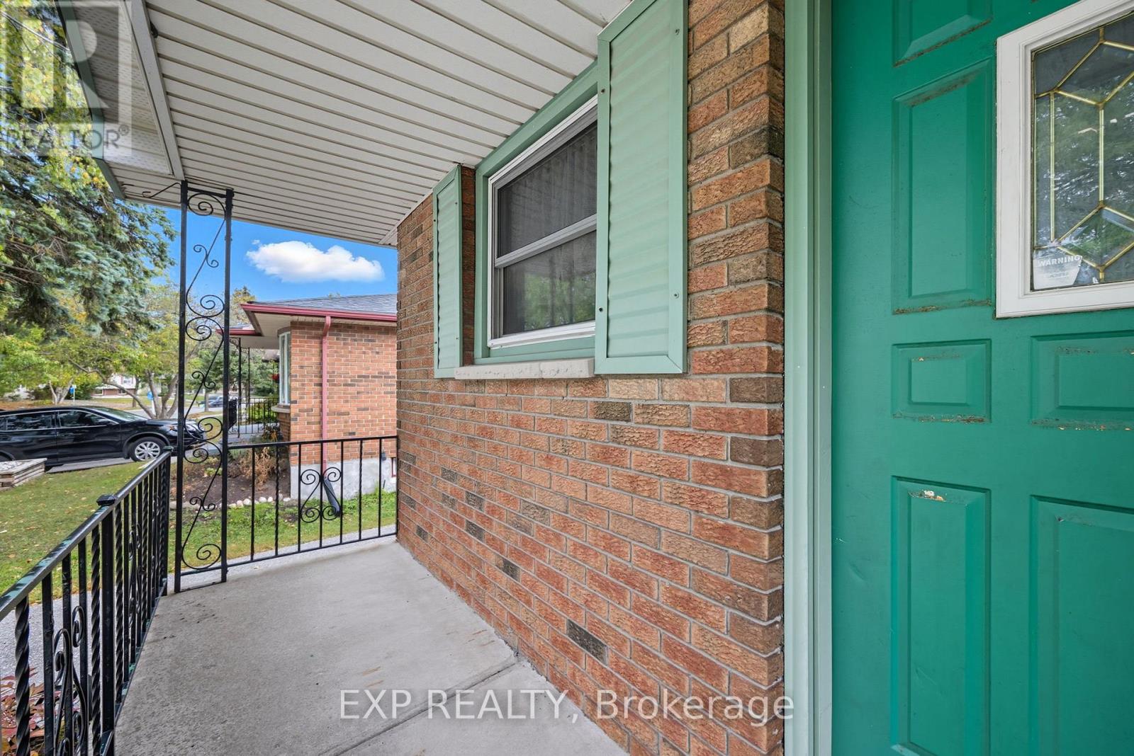 981 Jalna Boulevard, London South, Ontario  N6E 2R2 - Photo 2 - X12489246