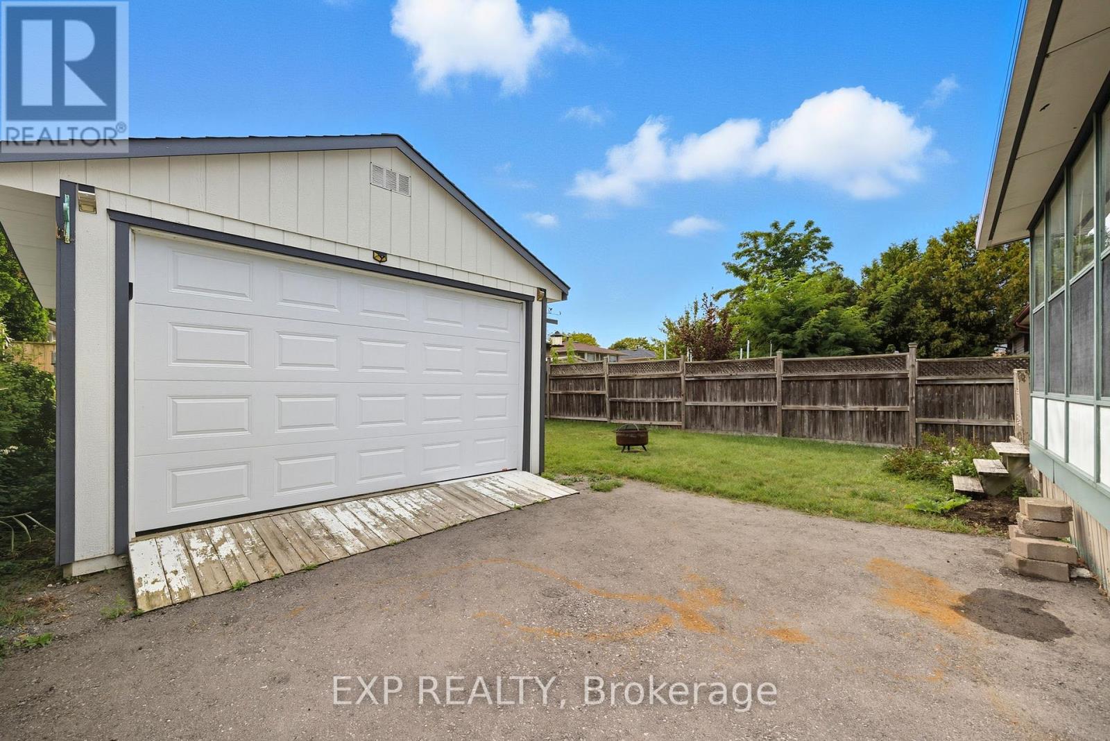 981 Jalna Boulevard, London South, Ontario  N6E 2R2 - Photo 5 - X12489246