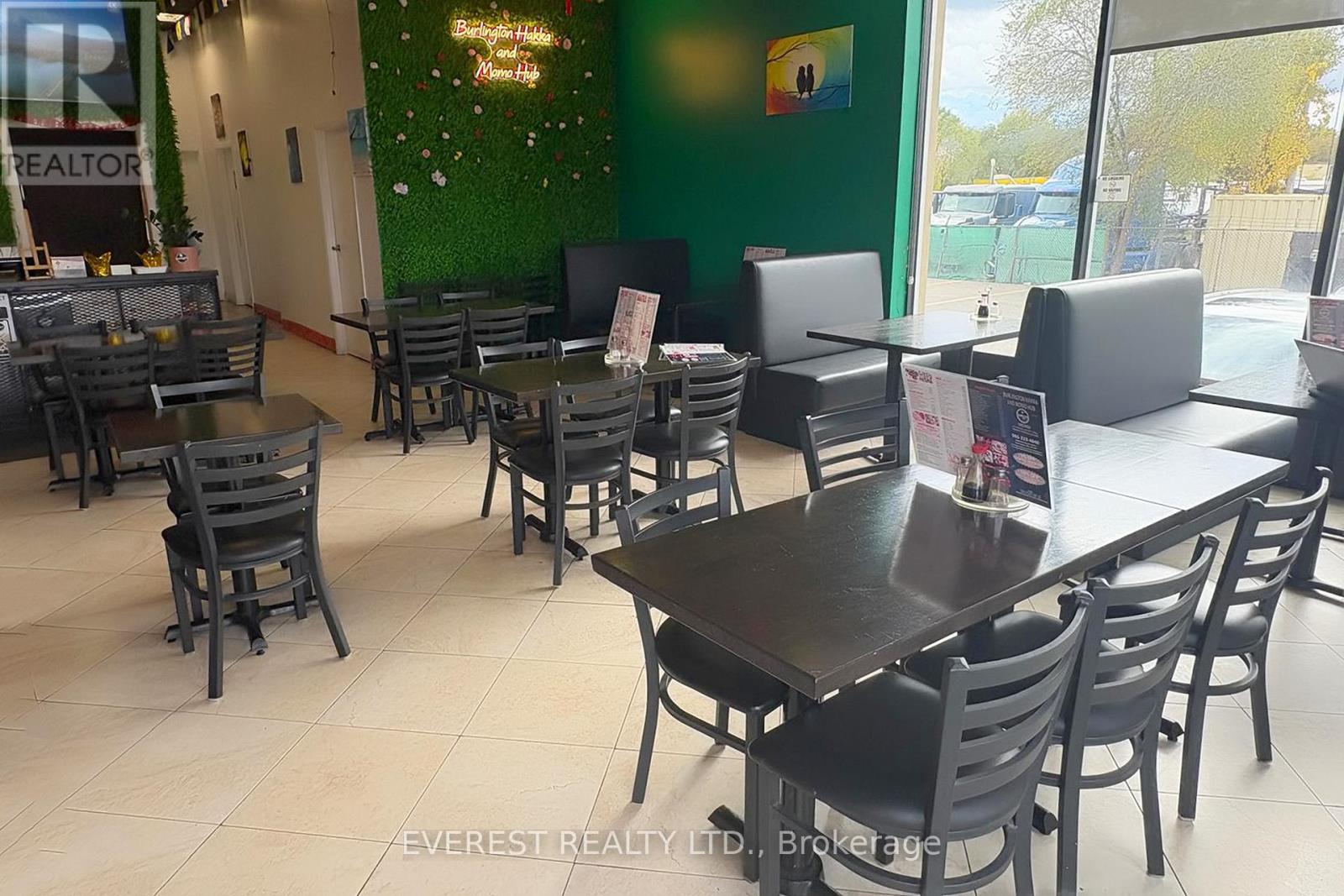 5 - 2388 Fairview Street, Burlington, Ontario  L7R 2E4 - Photo 8 - W12489224