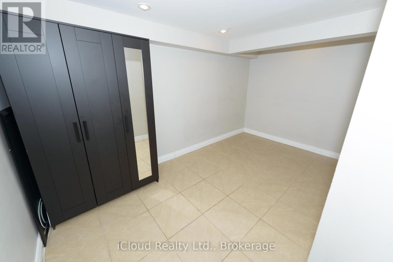 2 - 3765 Keenan Crescent, Mississauga, Ontario  L4T 3M1 - Photo 9 - W12489228