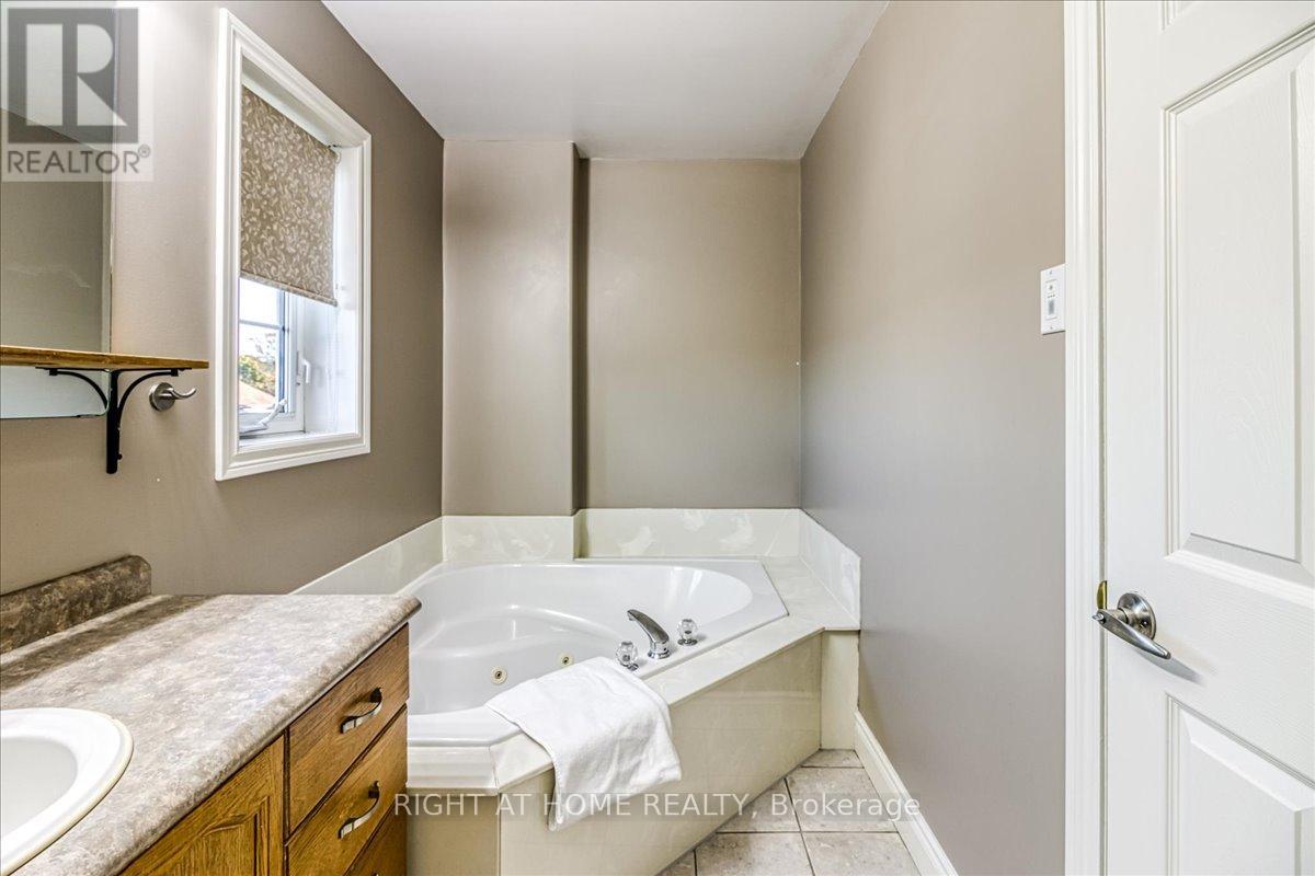 14 Abigail Court, Greater Sudbury, Ontario  P3A 6C1 - Photo 17 - X12489200