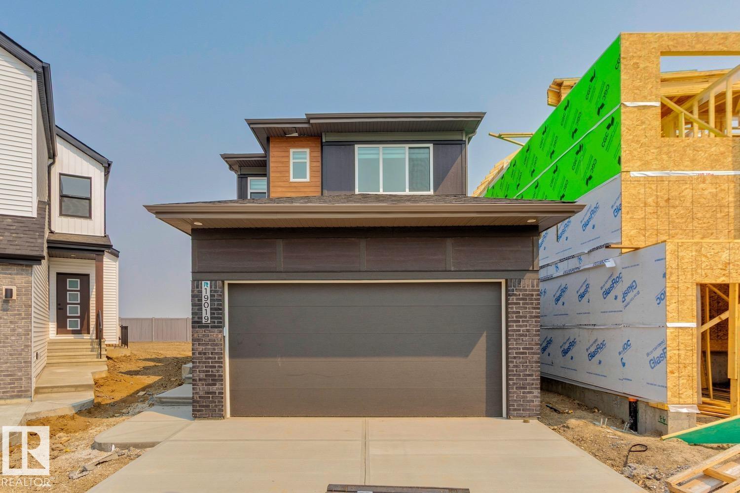 19019 20 Av Nw, Edmonton, Alberta  T6M 3E8 - Photo 2 - E4463966