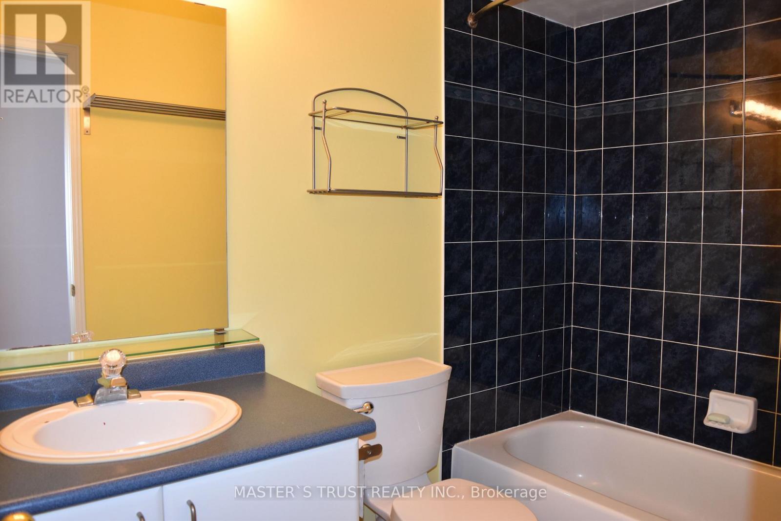 371 Ravineview Way, Oakville, Ontario  L6H 6S5 - Photo 10 - W12489254