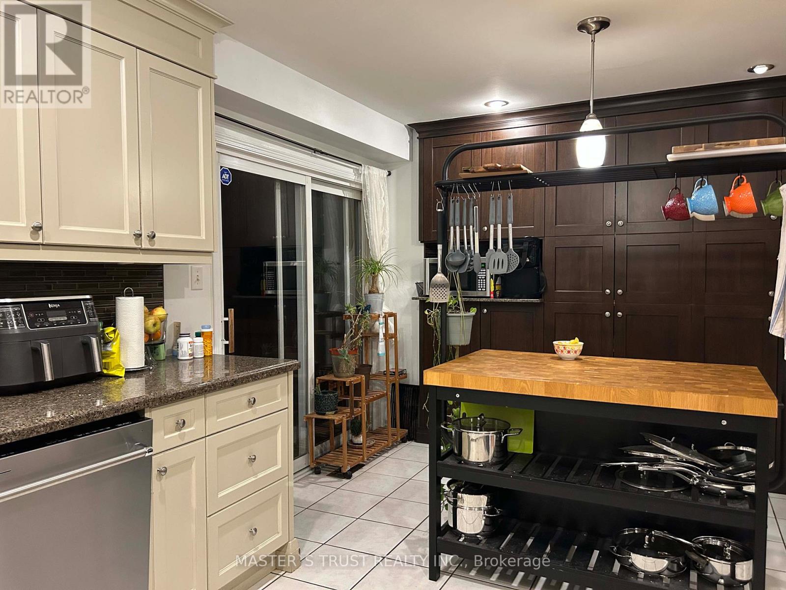 371 Ravineview Way, Oakville, Ontario  L6H 6S5 - Photo 4 - W12489254