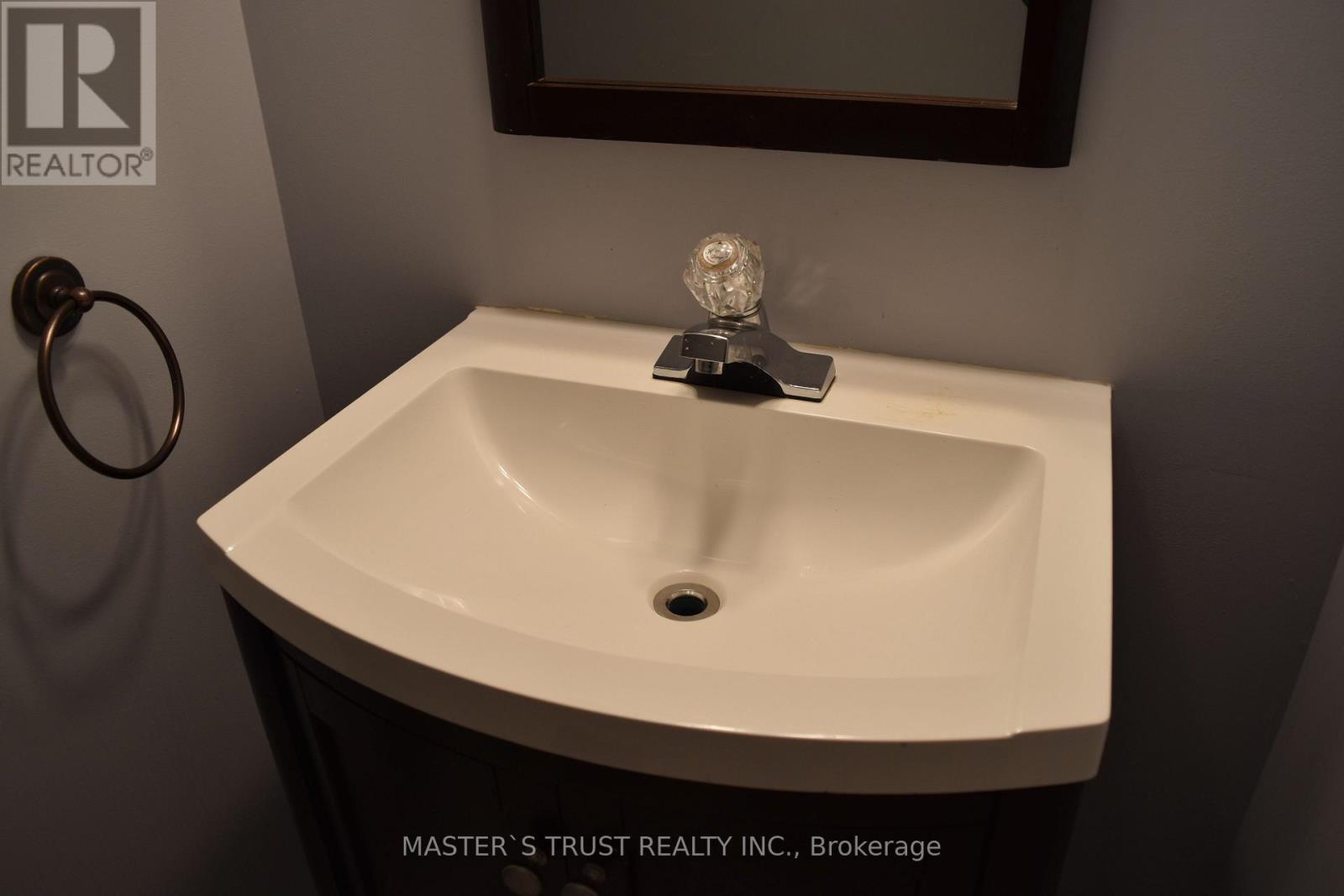 371 Ravineview Way, Oakville, Ontario  L6H 6S5 - Photo 5 - W12489254