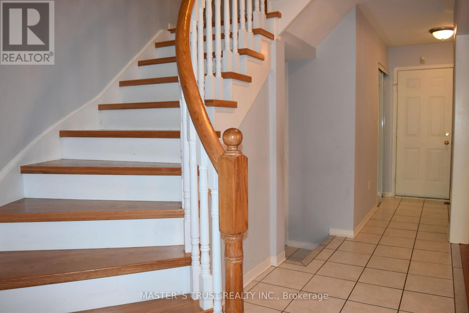 371 Ravineview Way, Oakville, Ontario  L6H 6S5 - Photo 6 - W12489254