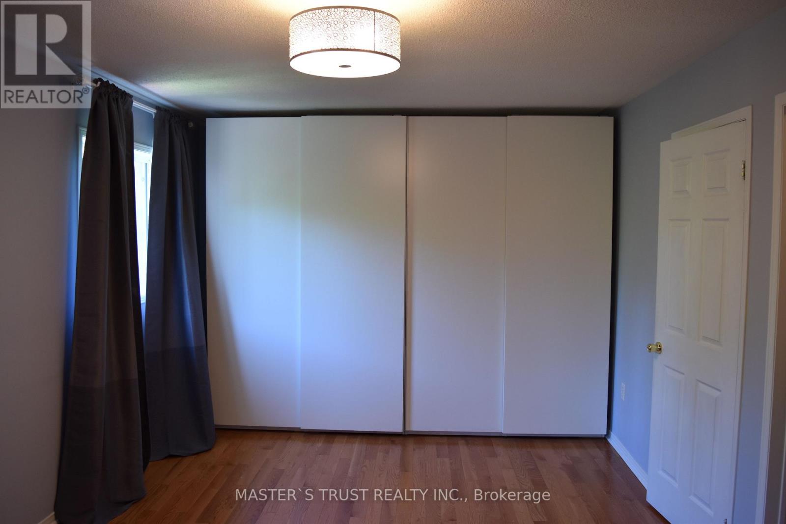 371 Ravineview Way, Oakville, Ontario  L6H 6S5 - Photo 7 - W12489254