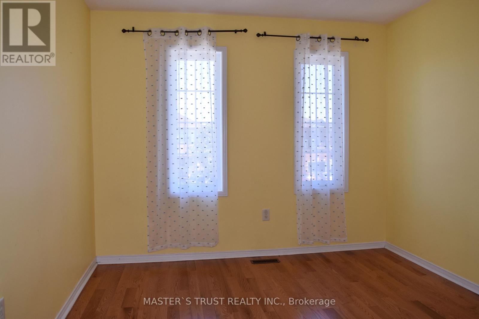 371 Ravineview Way, Oakville, Ontario  L6H 6S5 - Photo 9 - W12489254