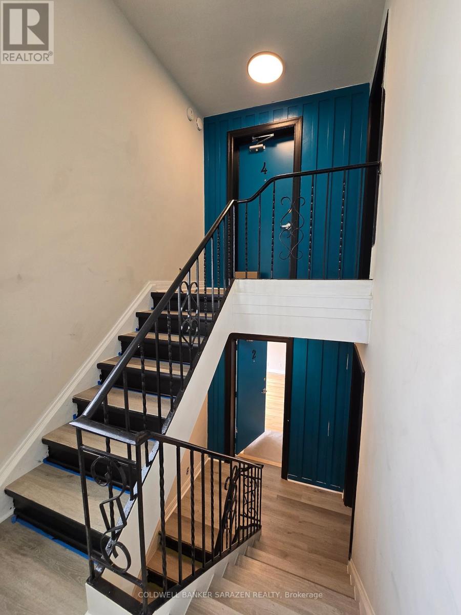 2 - 33 Coupal Street, Ottawa, Ontario  K1L 5Z9 - Photo 2 - X12489258