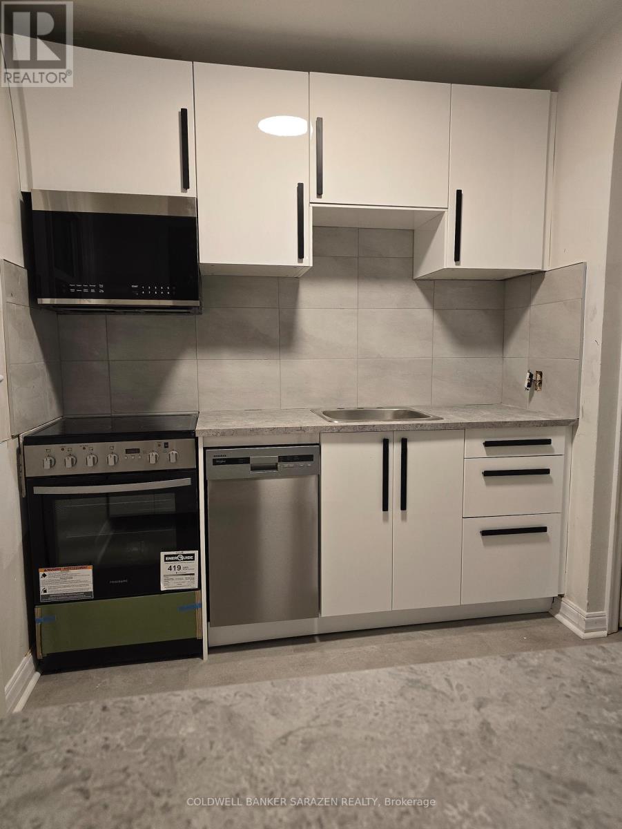 2 - 33 Coupal Street, Ottawa, Ontario  K1L 5Z9 - Photo 8 - X12489258