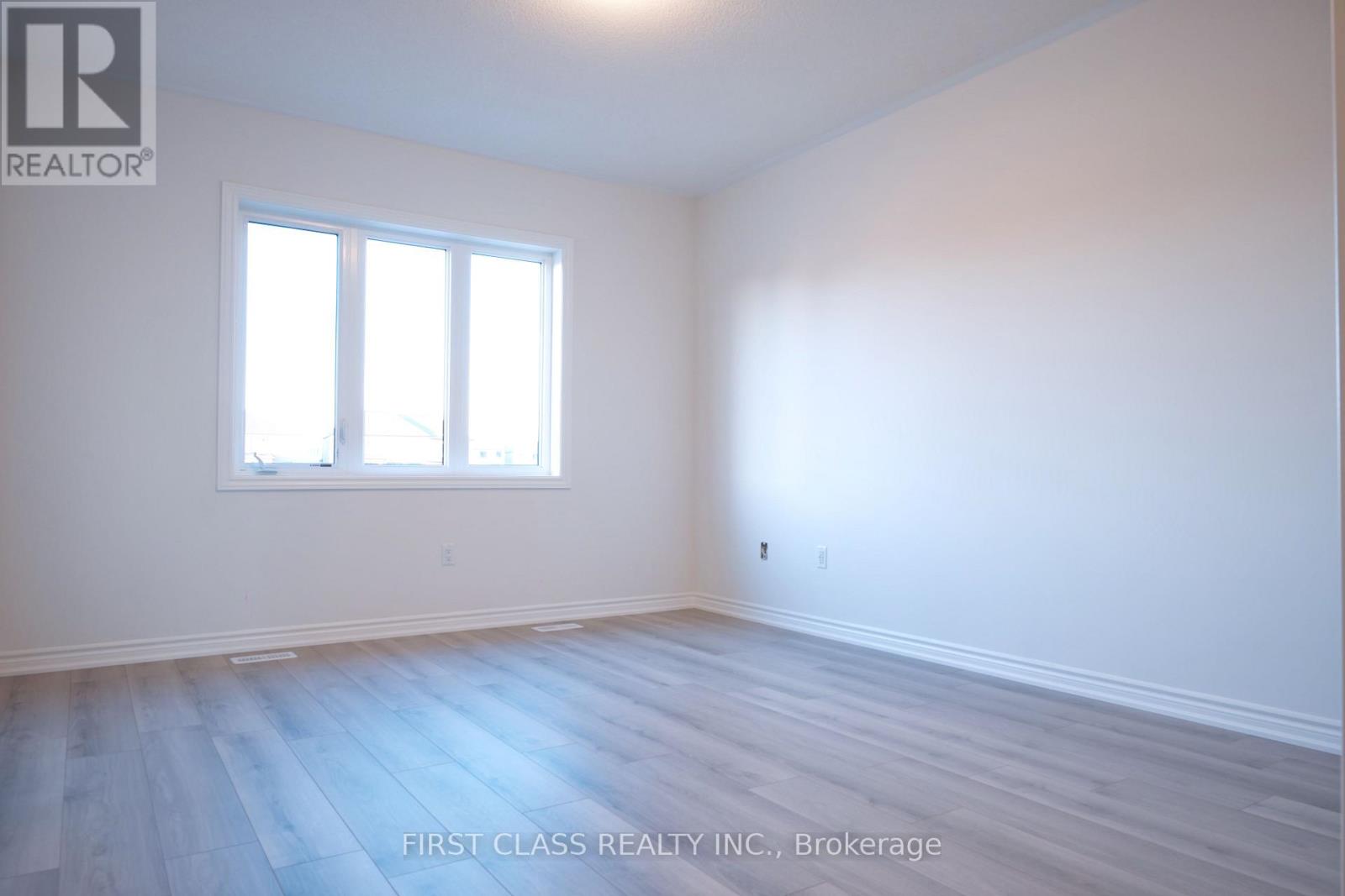 24 Kamper Avenue, Richmond Hill, Ontario  L4E 1M4 - Photo 10 - N12489256